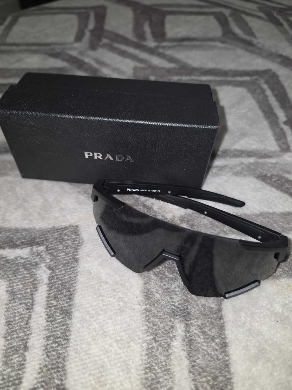 Prada Black Sunglasses with Red Temple Detail - Picture 3 of 3